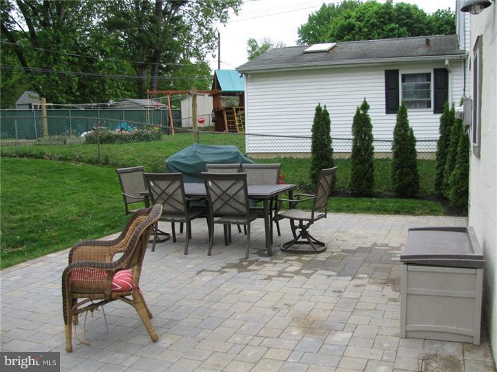 211 Redford Road Oreland, PA 19075 - Photo 19 of 21 Patio