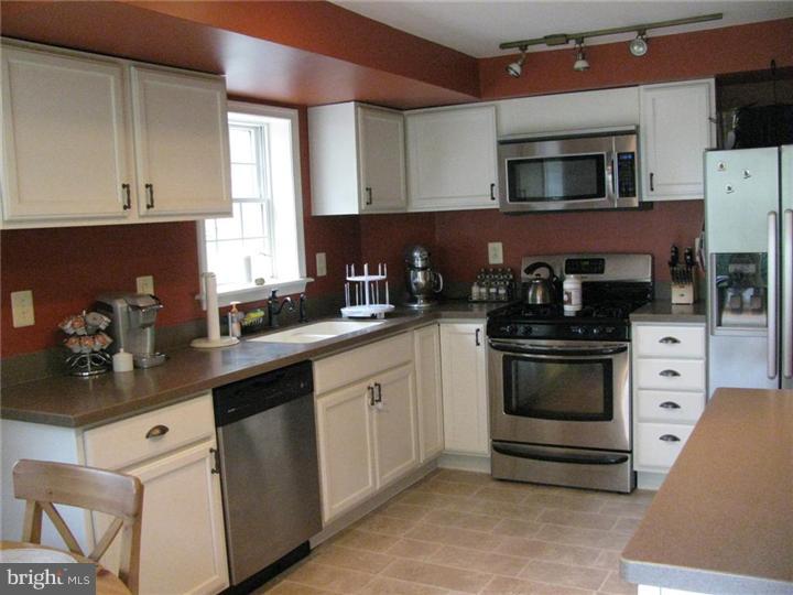 211 Redford Road Oreland, PA 19075 - Photo 7 of 21 Kitchen