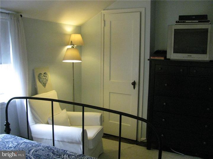 211 Redford Road Oreland, PA 19075 - Photo 10 of 21 Bedroom - Main
