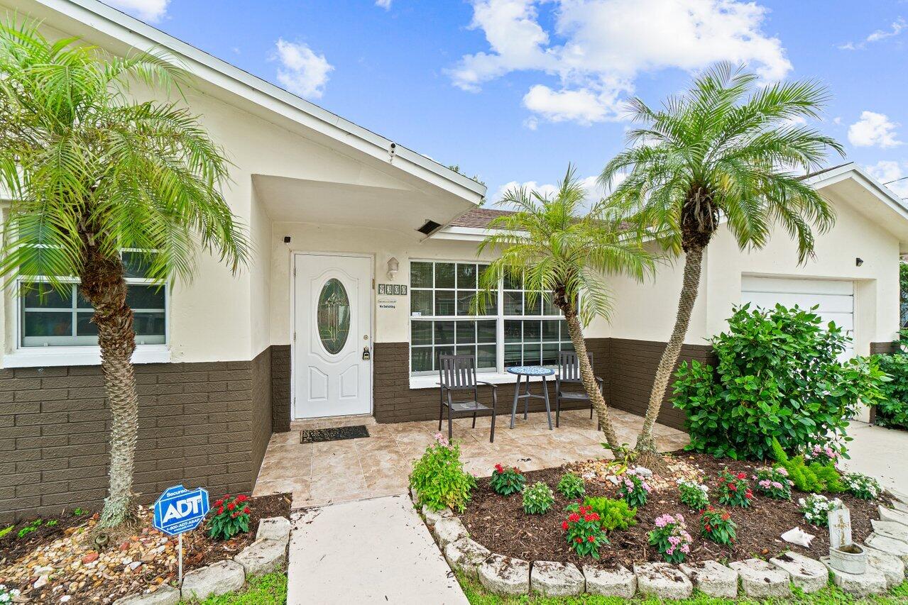 9300 Southwest 2nd Street Boca Raton, FL 33428 - Photo 4 of 25 004-9300Southwest2ndStreet-BocaRaton-FL-