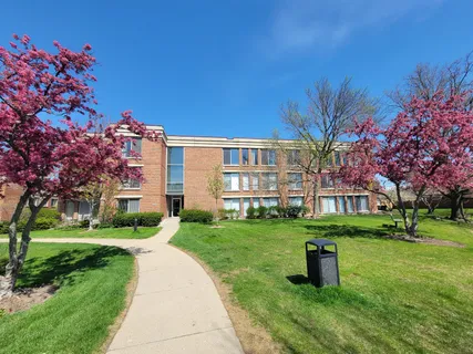 $365,000 | 392 Kelburn Road, Unit 124, Deerfield, IL 60015