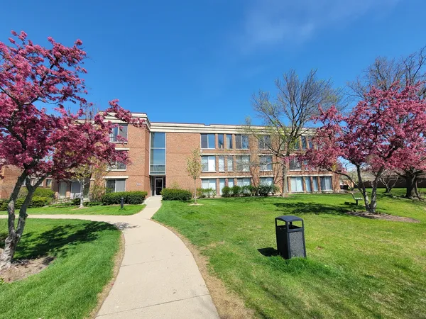 $365,000 | 392 Kelburn Road, Unit 124, Deerfield, IL 60015
