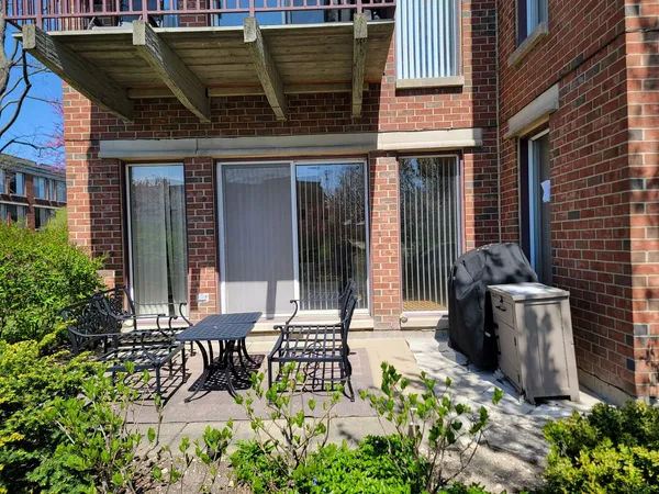 $365,000 | 392 Kelburn Road, Unit 124, Deerfield, IL 60015