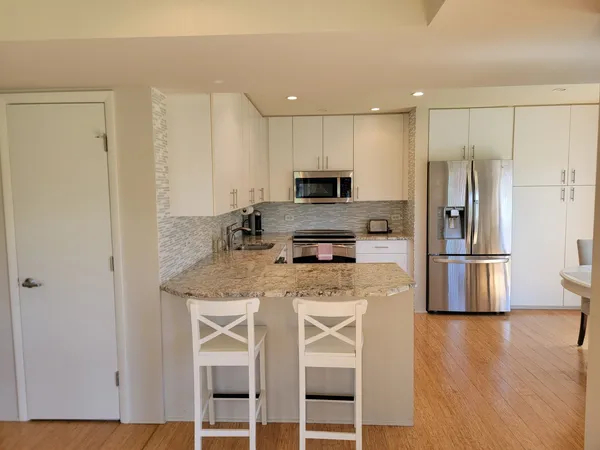 $365,000 | 392 Kelburn Road, Unit 124, Deerfield, IL 60015