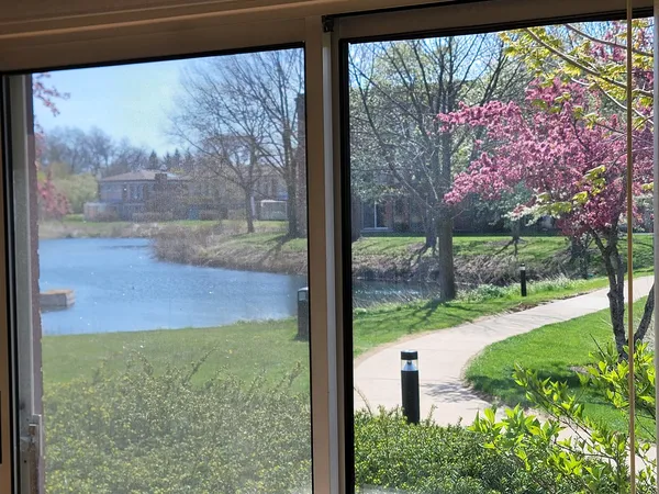 $365,000 | 392 Kelburn Road, Unit 124, Deerfield, IL 60015