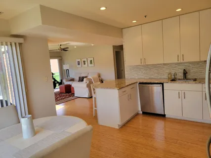 $365,000 | 392 Kelburn Road, Unit 124, Deerfield, IL 60015