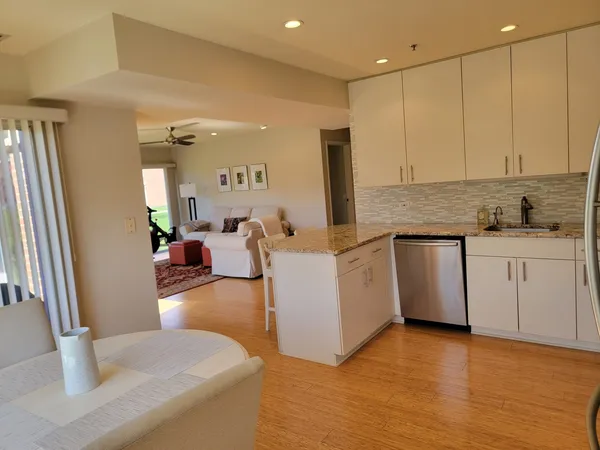 $365,000 | 392 Kelburn Road, Unit 124, Deerfield, IL 60015