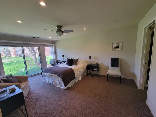 $365,000 | 392 Kelburn Road, Unit 124, Deerfield, IL 60015