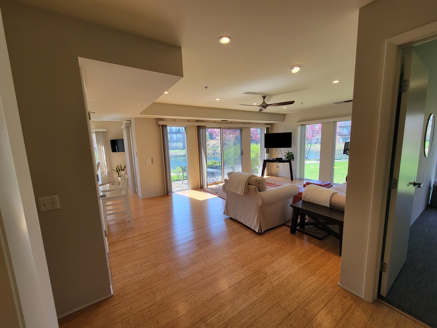 392 Kelburn Road, Unit 124 Deerfield, IL 60015 - Photo 3 of 40