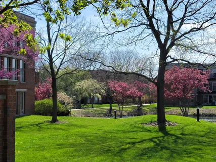 $365,000 | 392 Kelburn Road, Unit 124, Deerfield, IL 60015