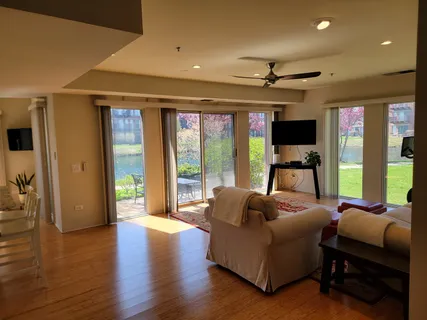 $365,000 | 392 Kelburn Road, Unit 124, Deerfield, IL 60015