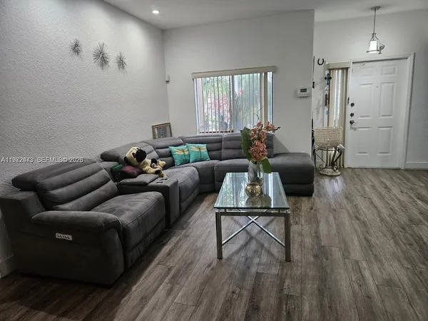 $4,000 | 718 Southeast 12th Terrace, Homestead, FL 33033