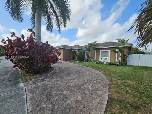 $4,000 | 718 Southeast 12th Terrace, Homestead, FL 33033