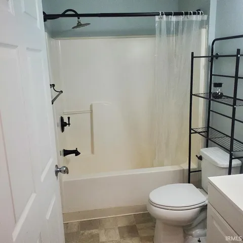 $121,900 | 307-2 North Morris Street, Farmland, IN 47340