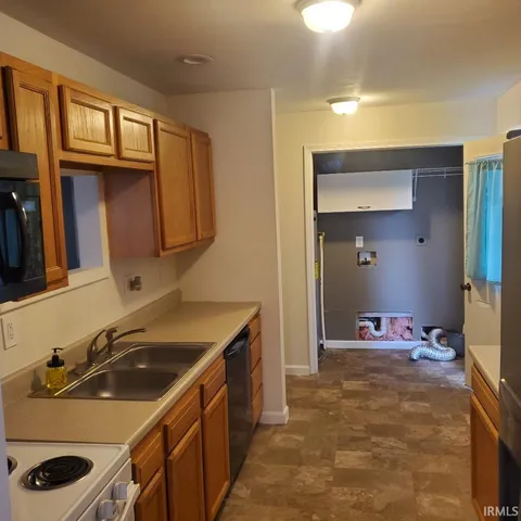 $121,900 | 307-2 North Morris Street, Farmland, IN 47340