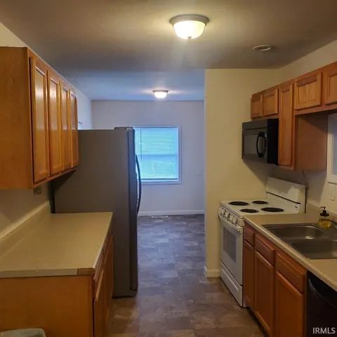 $121,900 | 307-2 North Morris Street, Farmland, IN 47340