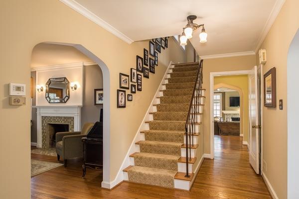 1885 Suffolk Road Columbus, OH 43221 - Photo 13 of 32