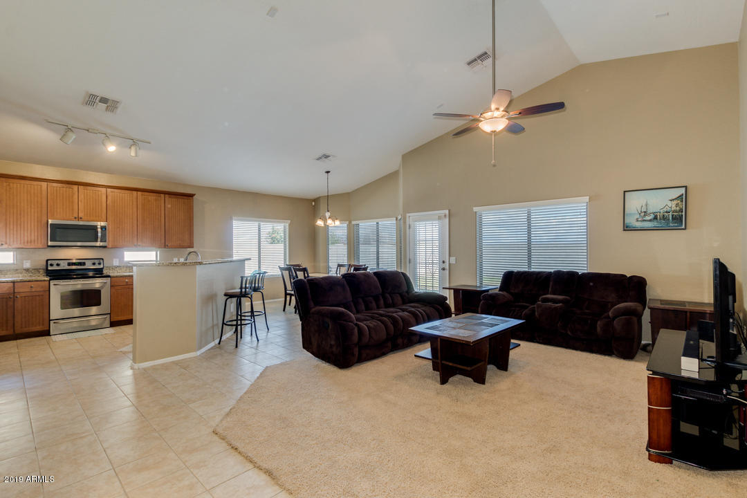 24705 Oxen Road Florence, AZ 85132 - Photo 4 of 27 Great Room