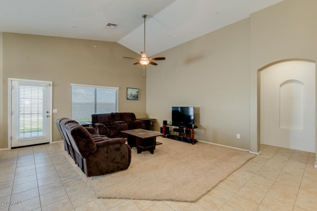 24705 Oxen Road Florence, AZ 85132 - Photo 5 of 27 Great Room