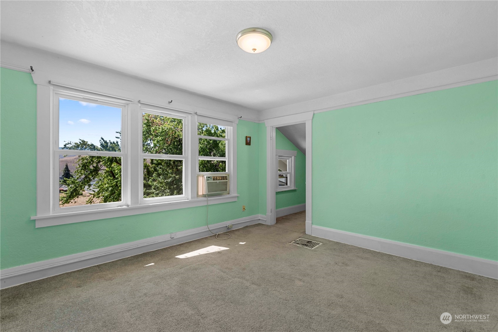 3327 Crestview Road Wenatchee, WA 98801 - Photo 16 of 39 an empty room with windows