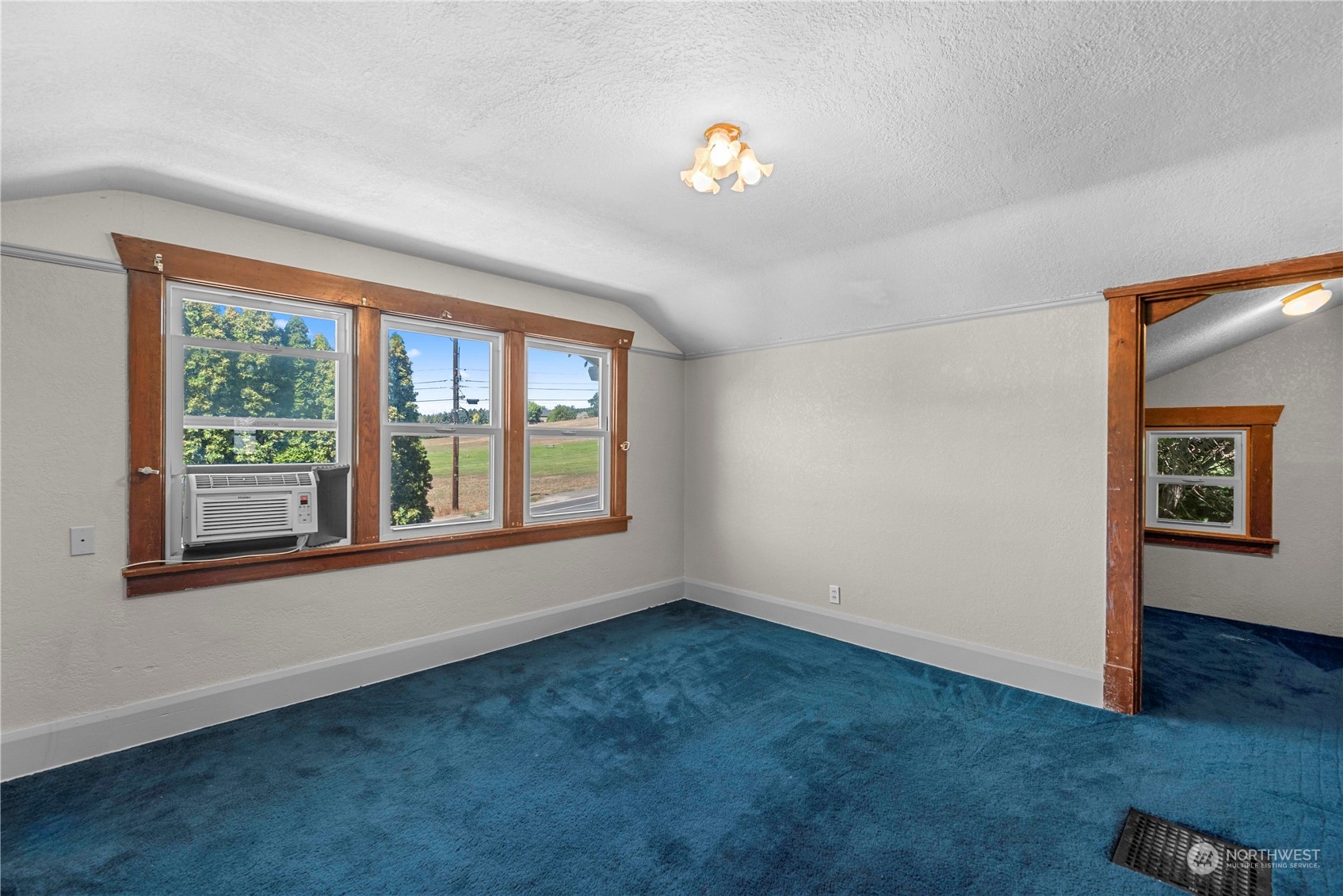 3327 Crestview Road Wenatchee, WA 98801 - Photo 18 of 39 an empty room with a window
