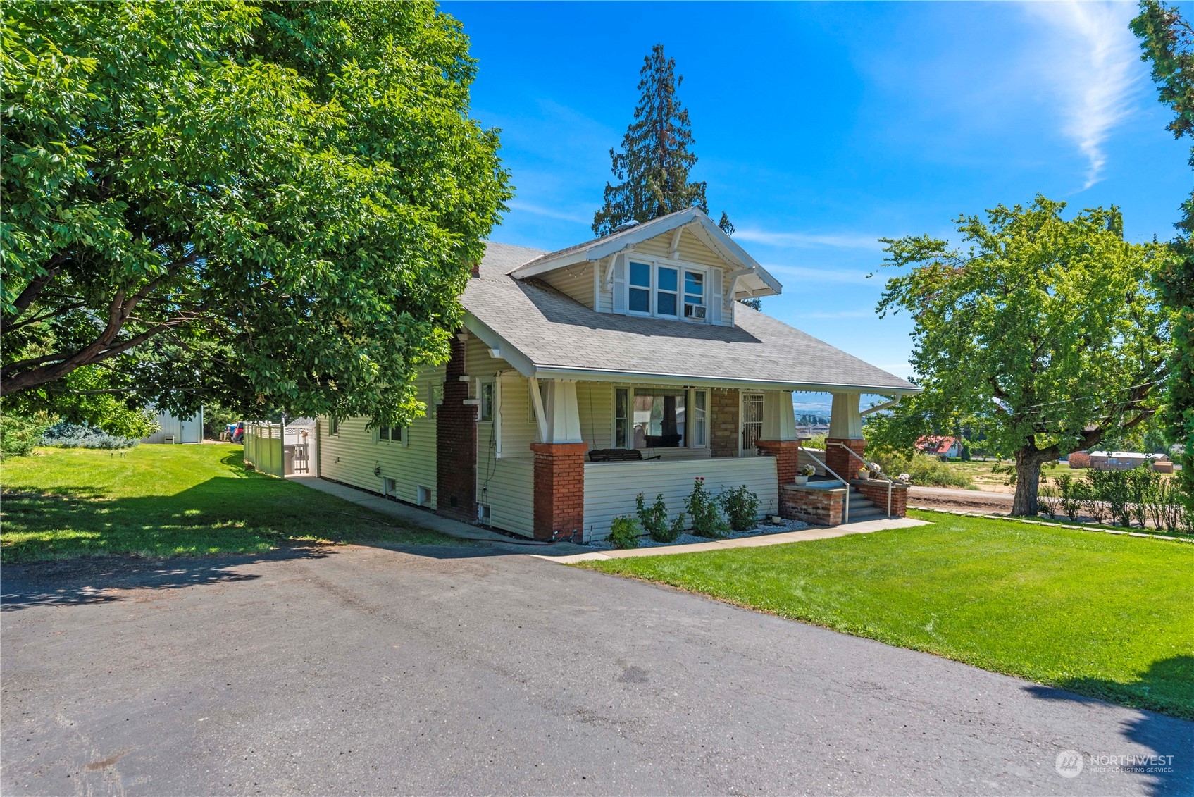 3327 Crestview Road Wenatchee, WA 98801 - Photo 2 of 39 a front view of a house with yard and green space