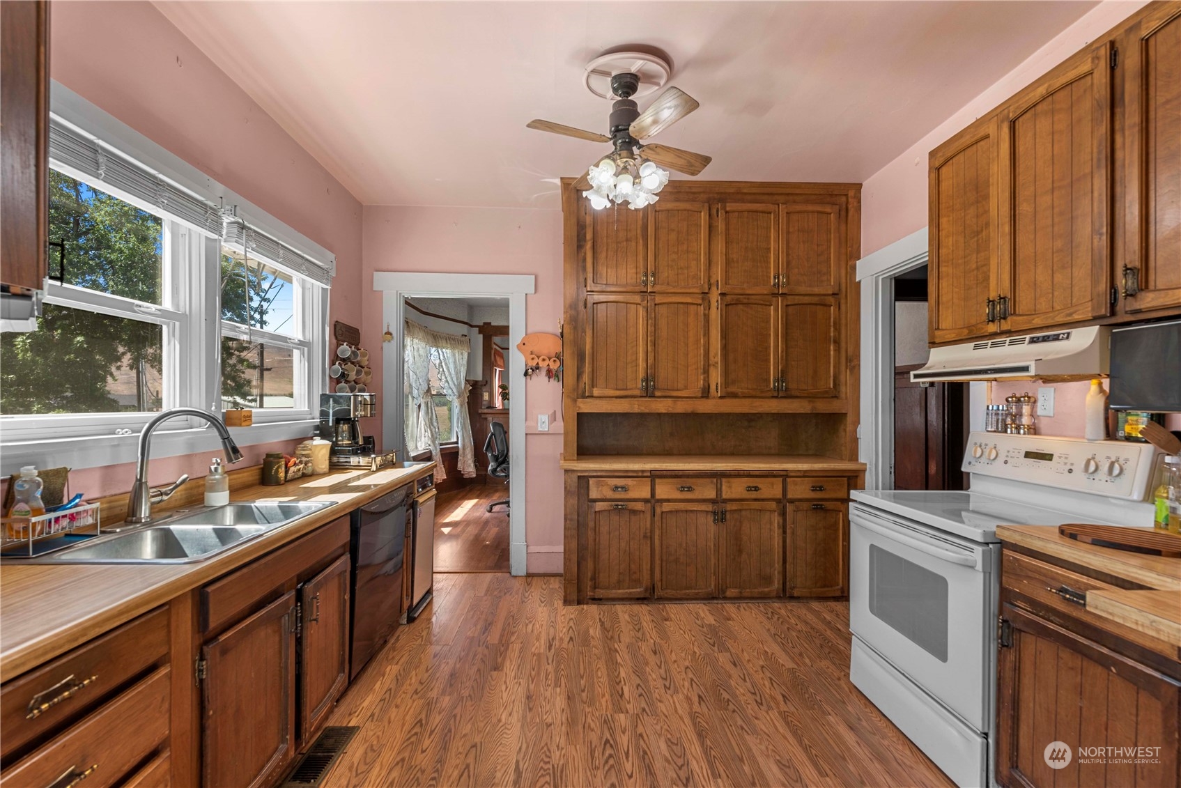 3327 Crestview Road Wenatchee, WA 98801 - Photo 21 of 39 a kitchen with cabinets a sink and appliances
