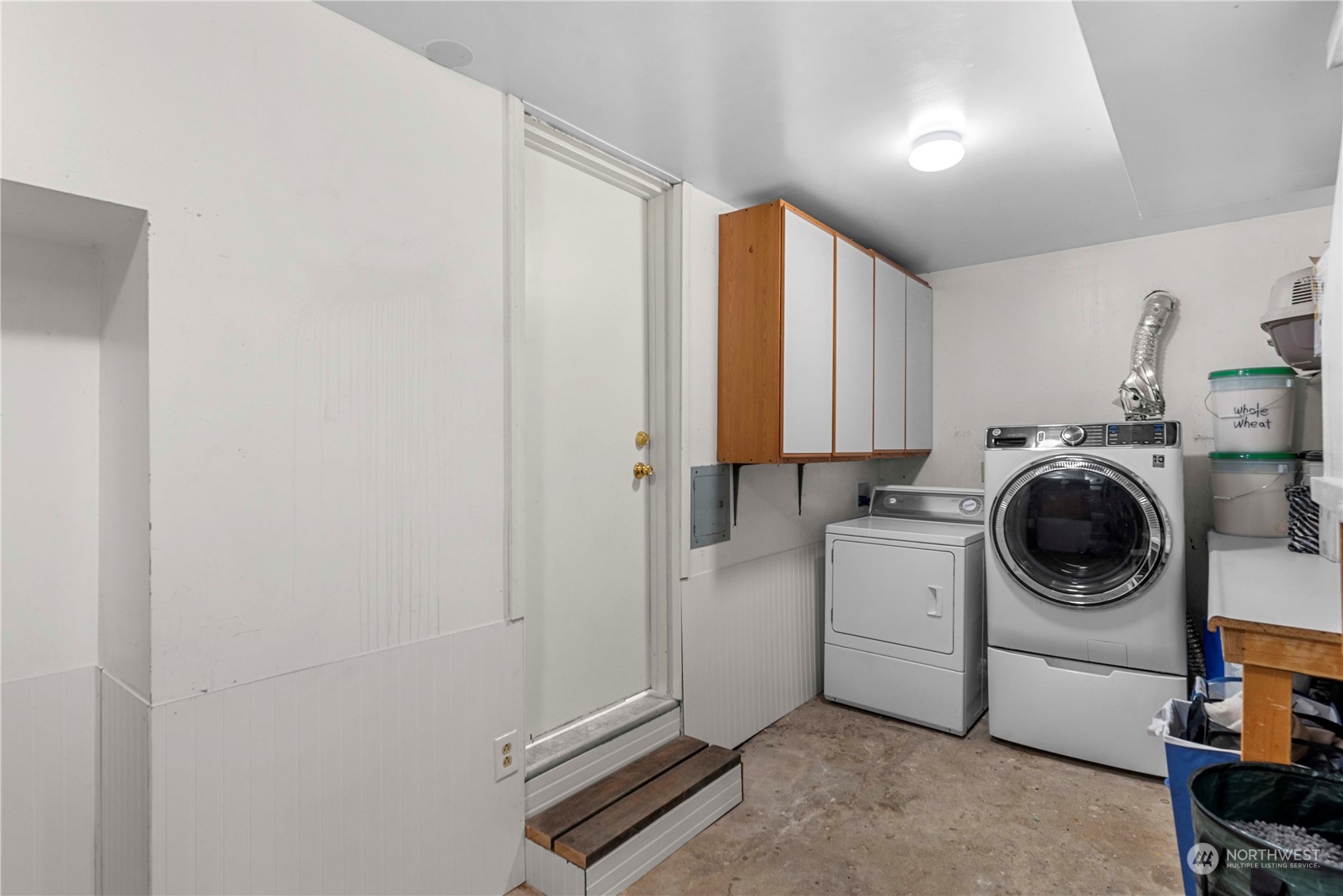 3327 Crestview Road Wenatchee, WA 98801 - Photo 24 of 39 a utility room with sink dryer and washer
