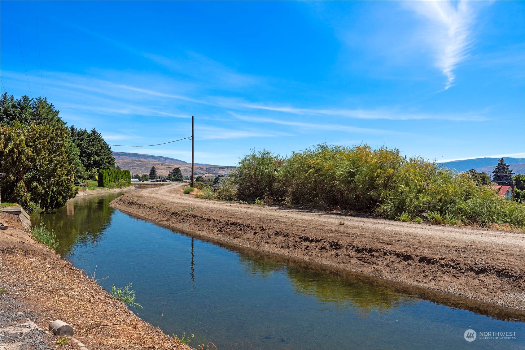 3327 Crestview Road Wenatchee, WA 98801 - Photo 38 of 39 a view of a lake with a house in the background