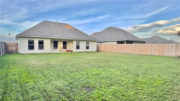 $237,500 | 42086 Dothan Place, Ponchatoula, LA 70454