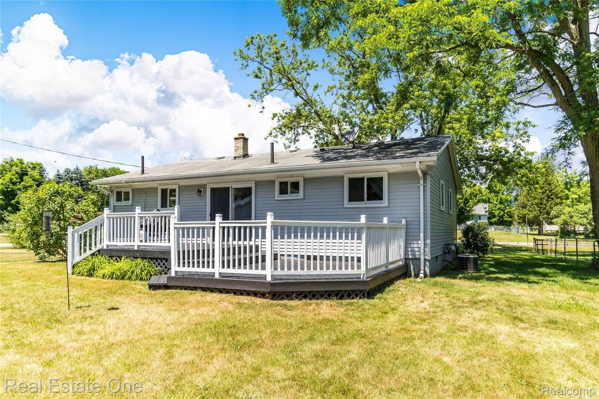 5131 Maybee Road Clarkston, MI 48346 - Photo 5 of 29 Rear elevation