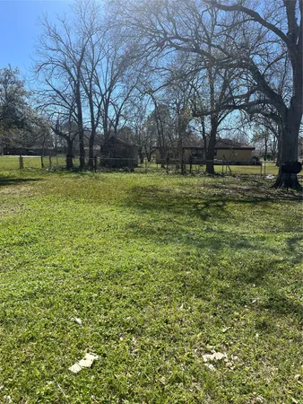 $1,665 | 402 Thompson Drive, Bay City, TX 77414