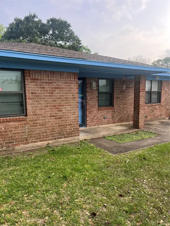 $1,600 | 402 Thompson Drive, Bay City, TX 77414