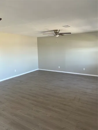 $1,560 | 402 Thompson Drive, Bay City, TX 77414