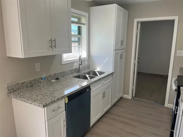 $1,600 | 402 Thompson Drive, Bay City, TX 77414