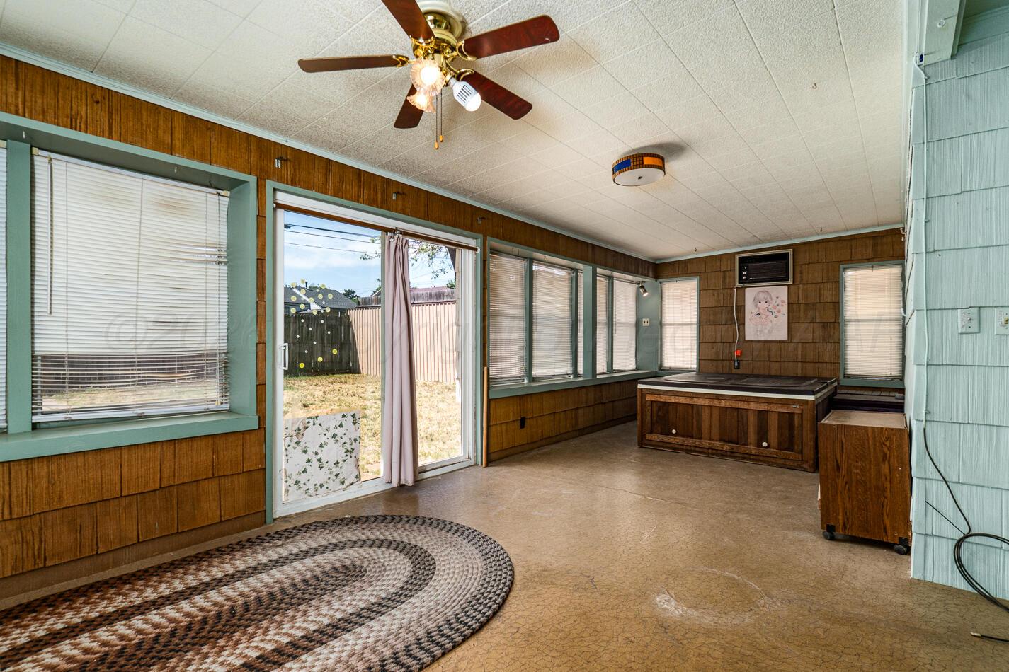 300 Mccarthy Street Borger, TX 79007 - Photo 26 of 31 a bedroom with furniture and windows
