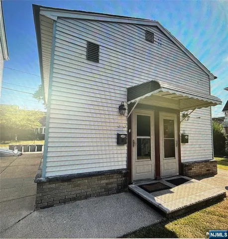 $1,300 | 298 Main Avenue, Unit 5, Wallington, NJ 07057