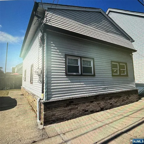 $1,300 | 298 Main Avenue, Unit 5, Wallington, NJ 07057