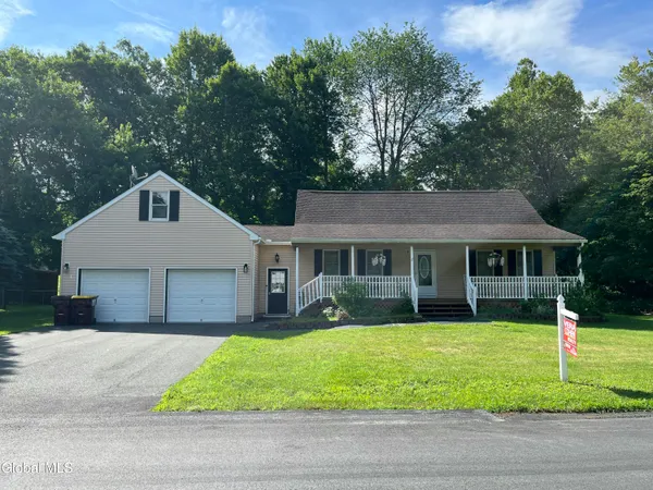 $445,000 | 1686 Julianne Drive, Schodack, NY 12033