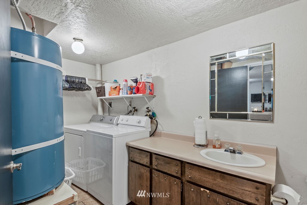755 Hazel Dell Road Castle Rock, WA 98611 - Photo 21 of 30 a bathroom with a sink vanity and a mirror