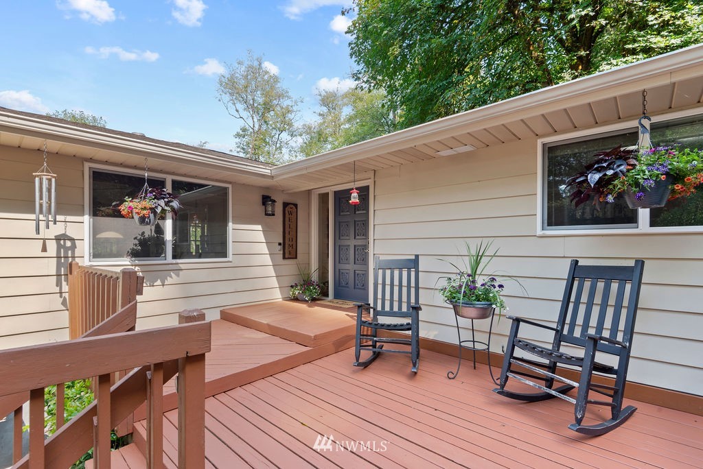 755 Hazel Dell Road Castle Rock, WA 98611 - Photo 23 of 30 a balcony with furniture and wooden floor