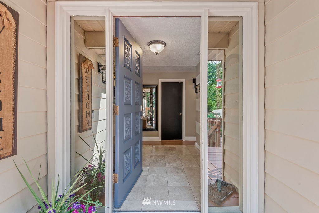 755 Hazel Dell Road Castle Rock, WA 98611 - Photo 4 of 30 a view of a hallway with wooden floor and a livingroom