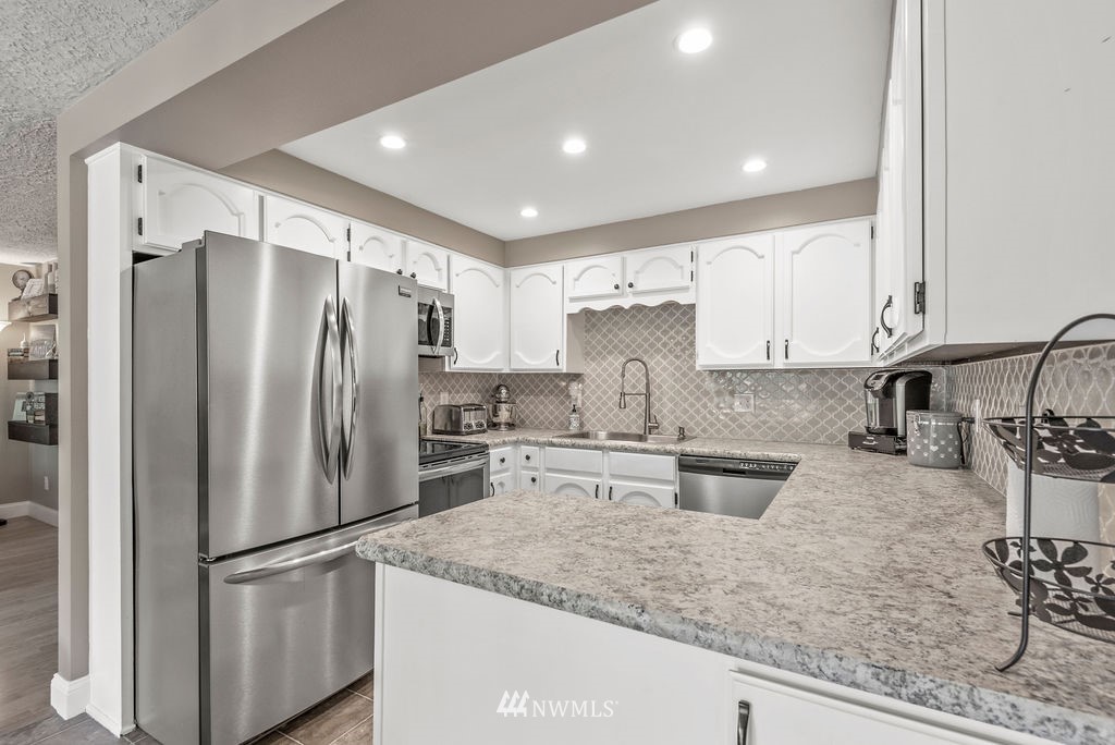 755 Hazel Dell Road Castle Rock, WA 98611 - Photo 8 of 30 a kitchen with a refrigerator sink and stove