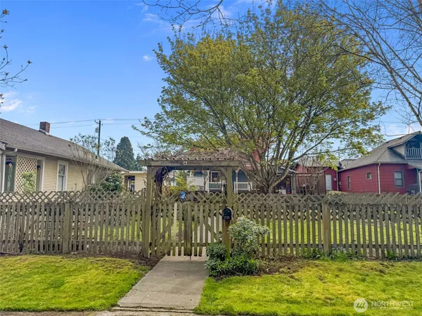 $599,950 | 1721 McDougall Avenue, Everett, WA 98201