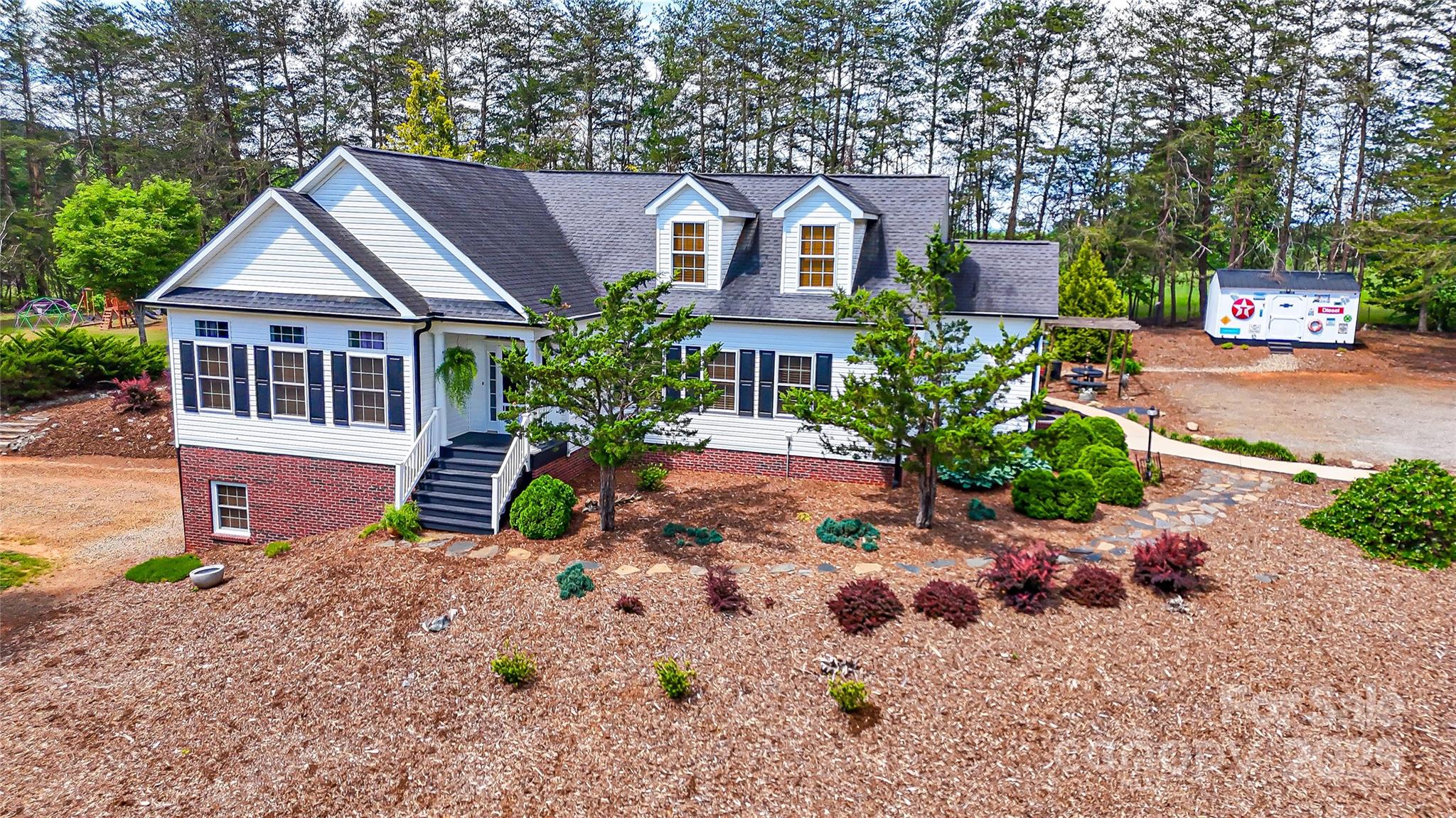 5562 Jenkins Road Morganton, NC 28655 - Photo 4 of 41 Gallery Image 4