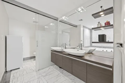 $549,000 | 200 Biscayne Blvd Way, Unit 3909, Miami, FL 33131