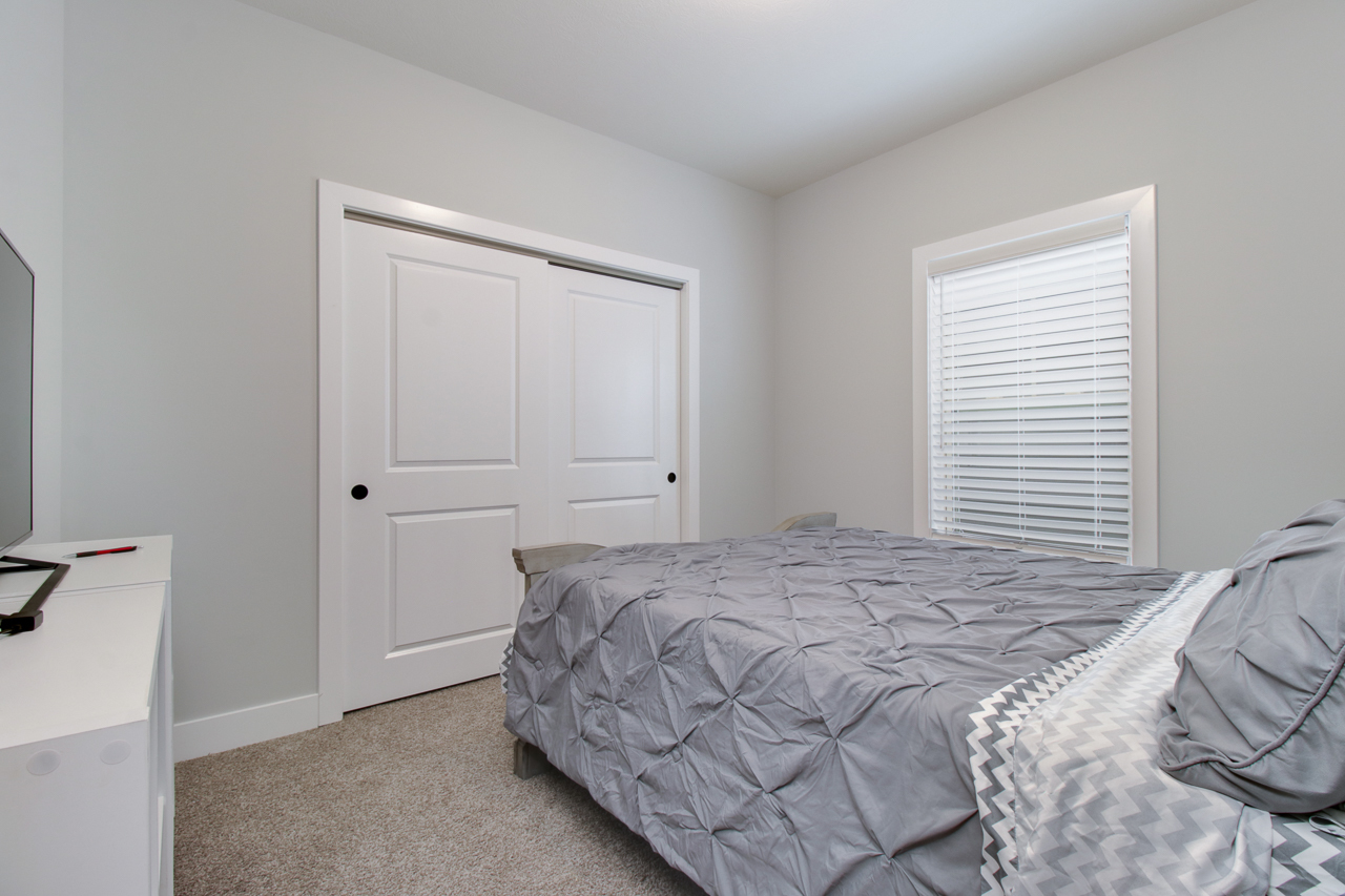 1903 Glenbridge Road Bloomington, IL 61704 - Photo 18 of 33 a bedroom with a bed and a window