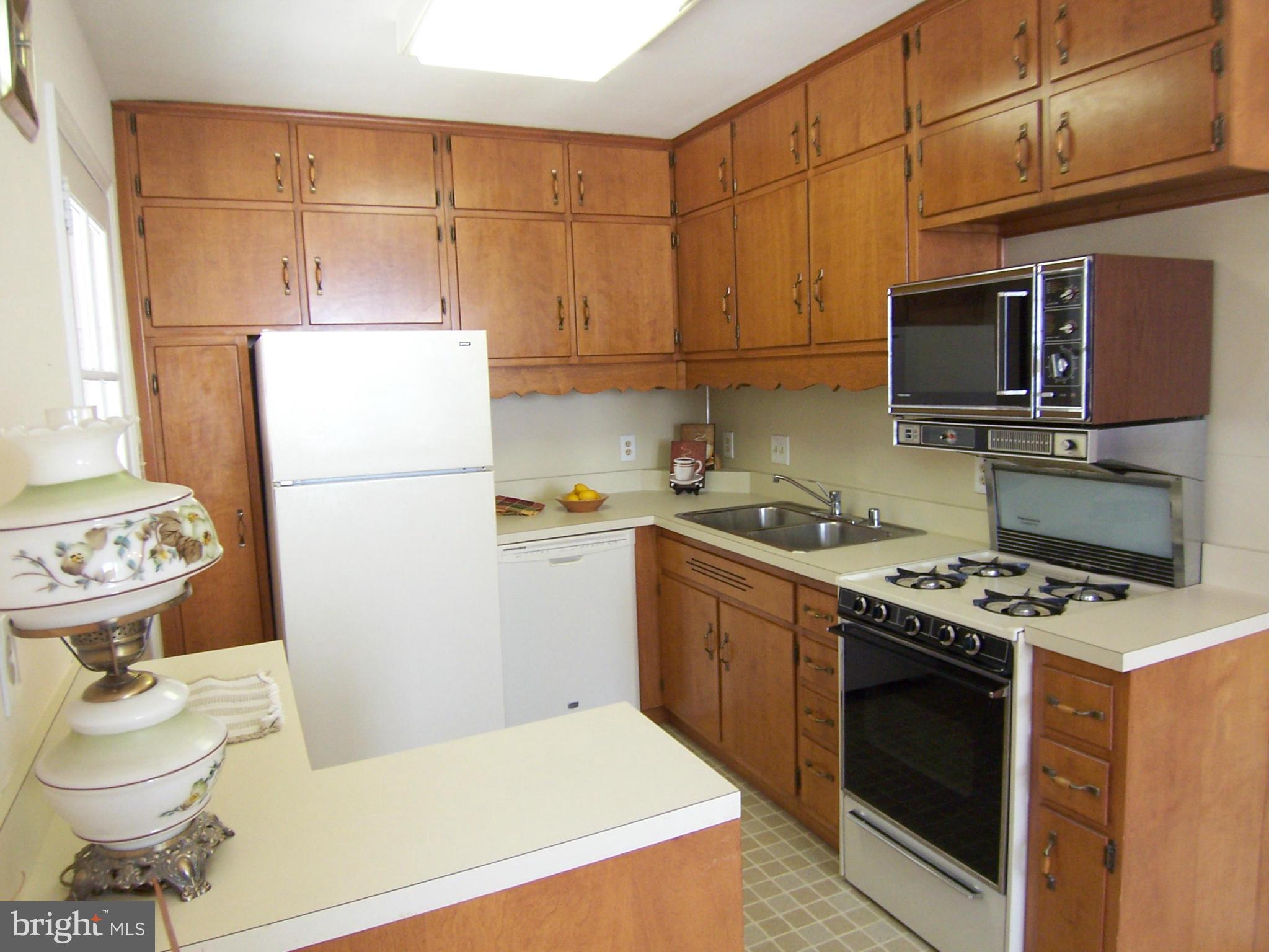 9501 Seminole Street Silver Spring, MD 20901 - Photo 10 of 25 Kitchen