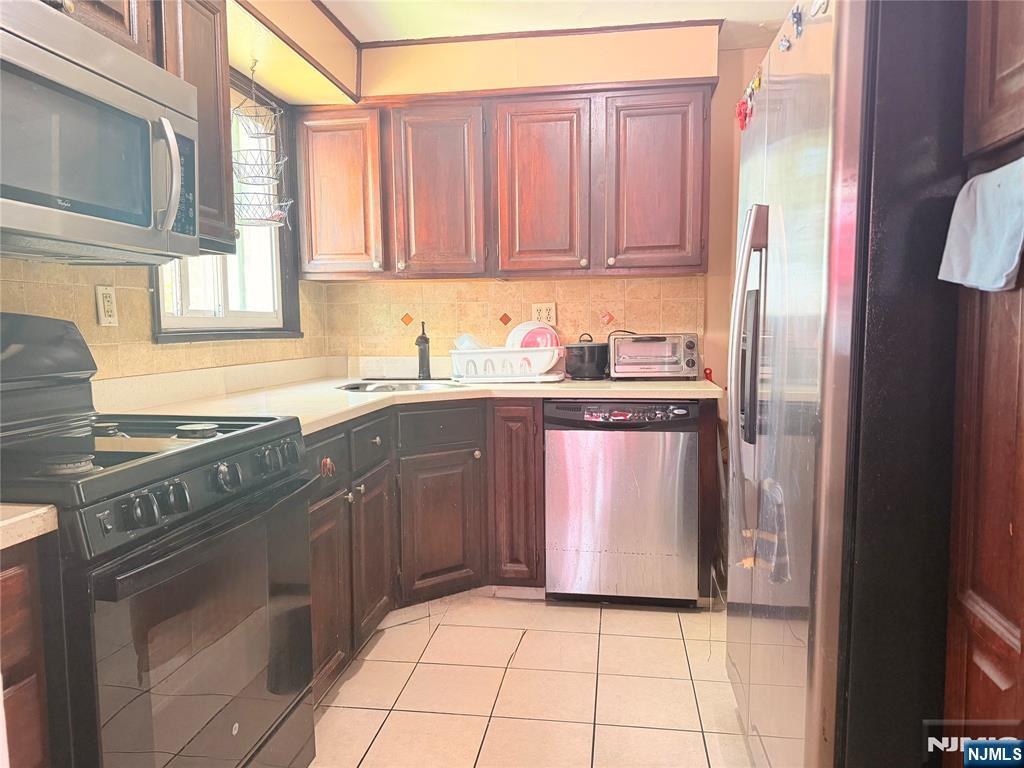 691 River Road Teaneck, NJ 07666 - Photo 4 of 11