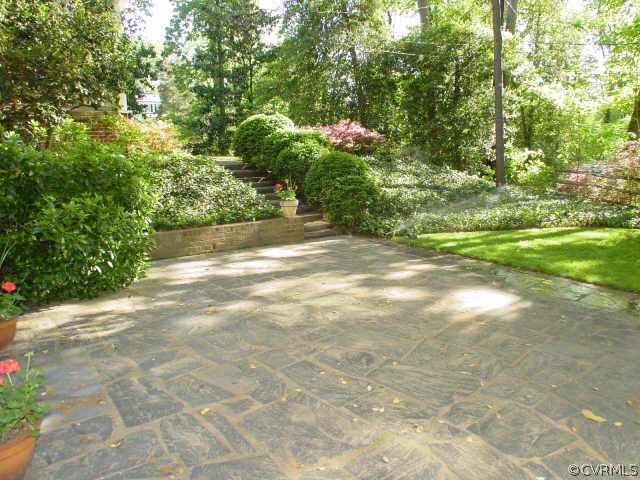 10 Robin Road Richmond, VA 23226 - Photo 7 of 10 a view of a yard with plants and large trees